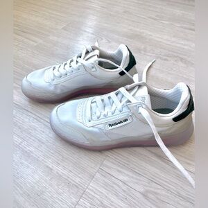 NWOT Reebok Club C Legacy sneakers, size 6